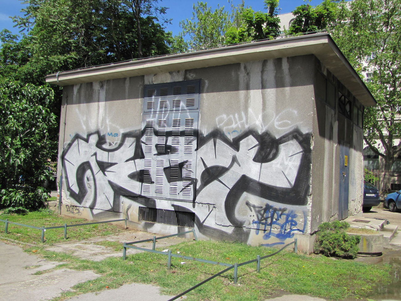 Graffiti Bombing - Photo by Rvacka - t&t