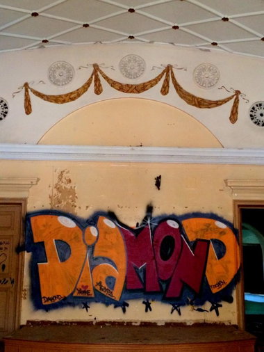 Graffiti Wall - Photo by SALU7 - salut, diamond (2015)