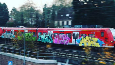 Graffiti Train - Photo by SBGraffiti - twismolesbgraffitigraffitilove, grafflife, graff