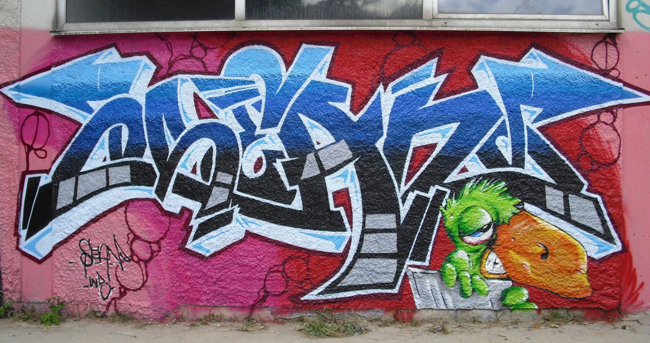 Graffiti Wall - Photo by SEAN - sean (2010)