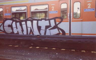 Graffiti Train - Photo by SEAN - chintz, bad, homburg (1988)
