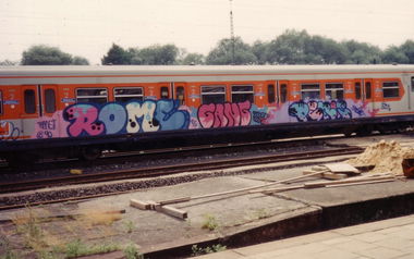Graffiti Train - Photo by SEAN - rome, gang, penis (1990)