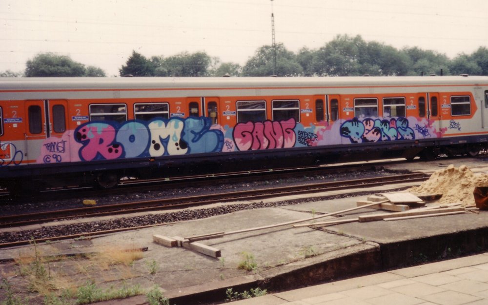 Graffiti Train - Photo by SEAN - rome, gang, penis (1990)