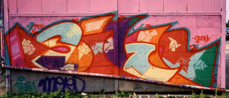 Graffiti Wall - Photo by SEAN - sihn, sean (1992)