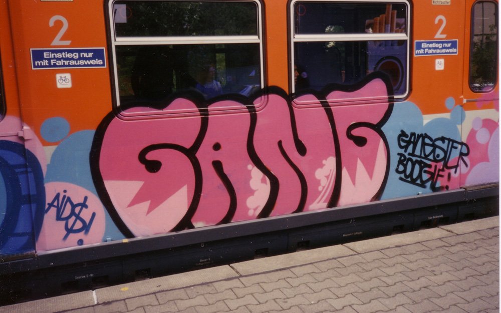 Graffiti Train - Photo by SEAN - gang, boogie, bad (1990)