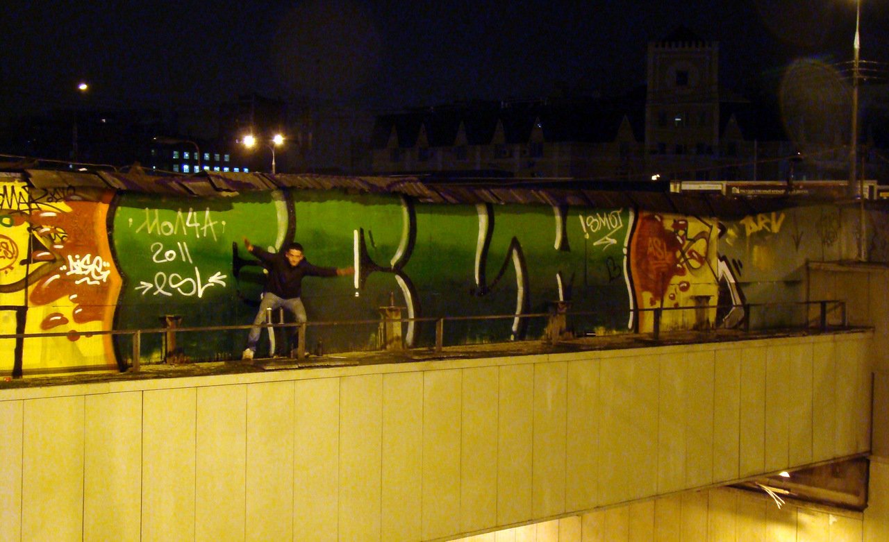 Graffiti Bombing - Photo by SMUTNO - fclm (2012)