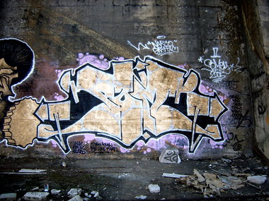 Graffiti Photo by SOMEY (2004)
