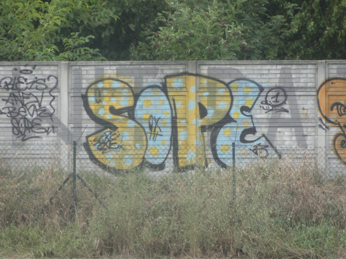 Graffiti Bombing in Buk - Photo by SOPE1 - Sope (2013)