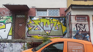 Graffiti Wall in Skarlin - Photo by SOPRAN - ZMOK (2017)