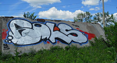 Graffiti Bombing in Donetsk - Photo by STADO - Baks (2014)