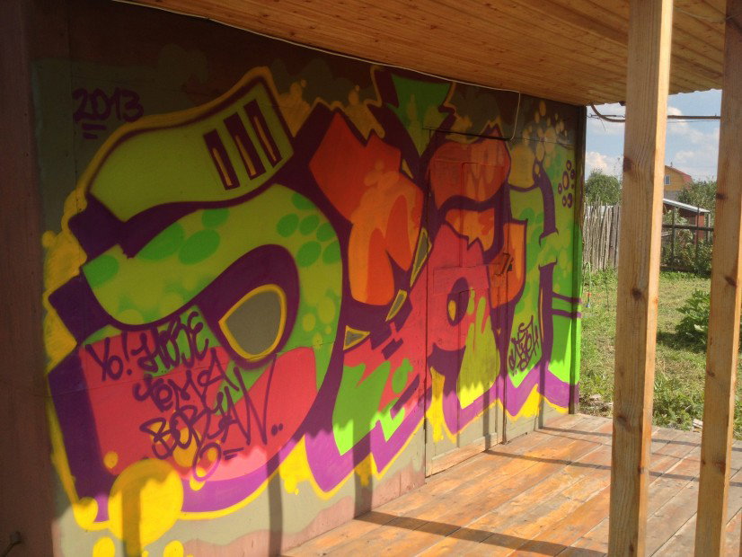 Graffiti Bombing - Photo by STAEH