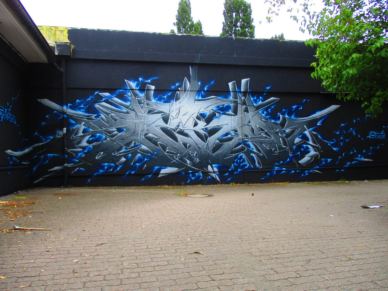 Graffiti Wall in Hamburg - Photo by SUCKER (2022)