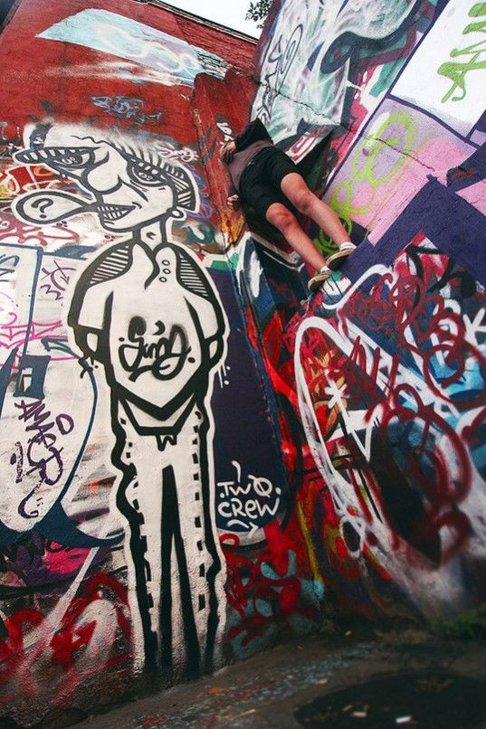 Graffiti Street Art in Moscow - Photo by SUMO - high, white, character (2013)