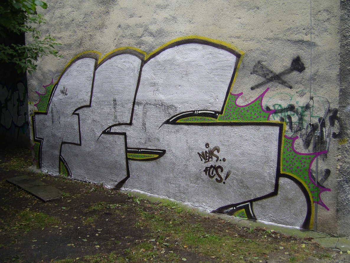 Graffiti Bombing - Photo by SaenOne