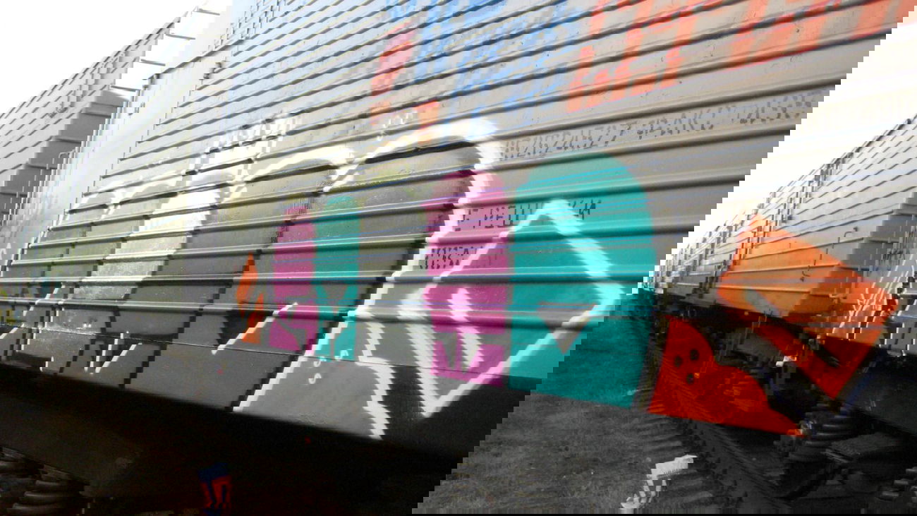 Graffiti Train - Photo by Sagiq - sagio (2008)
