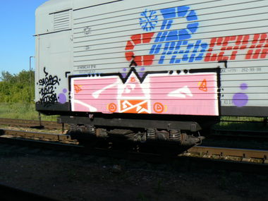 Graffiti Bombing - Photo by Sagiq - sagiq (2012)