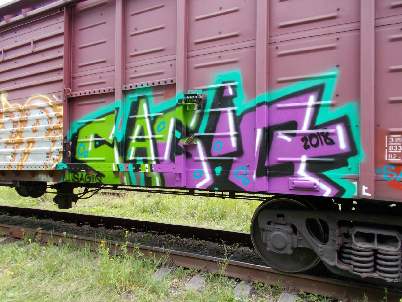 Graffiti Bombing in Russia moscow - Photo by Sagiq - sagiq (2018)