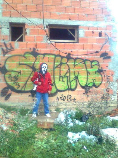 Graffiti Wall - Photo by Salimx