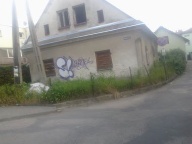 Graffiti Bombing - Photo by Sampler - resztki, na, meline