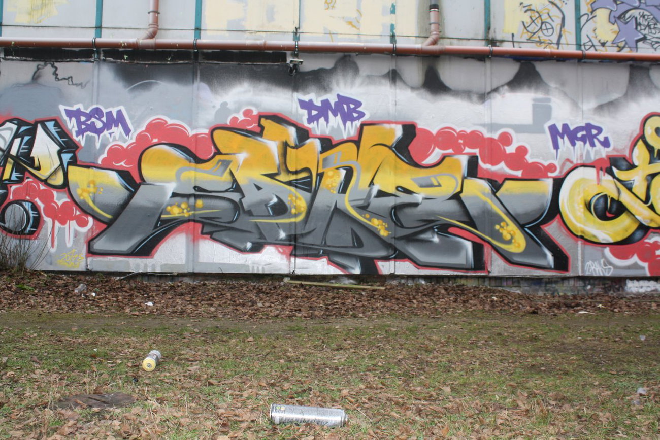 Graffiti Wall - Photo by SareOne_DmbMcr - sare (2011)
