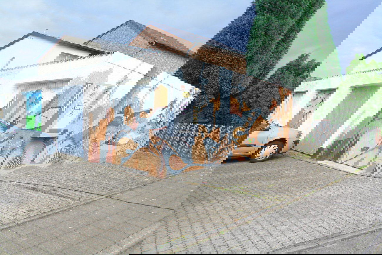 Graffiti Wall - Photo by SareOne_DmbMcr - sare (2012)