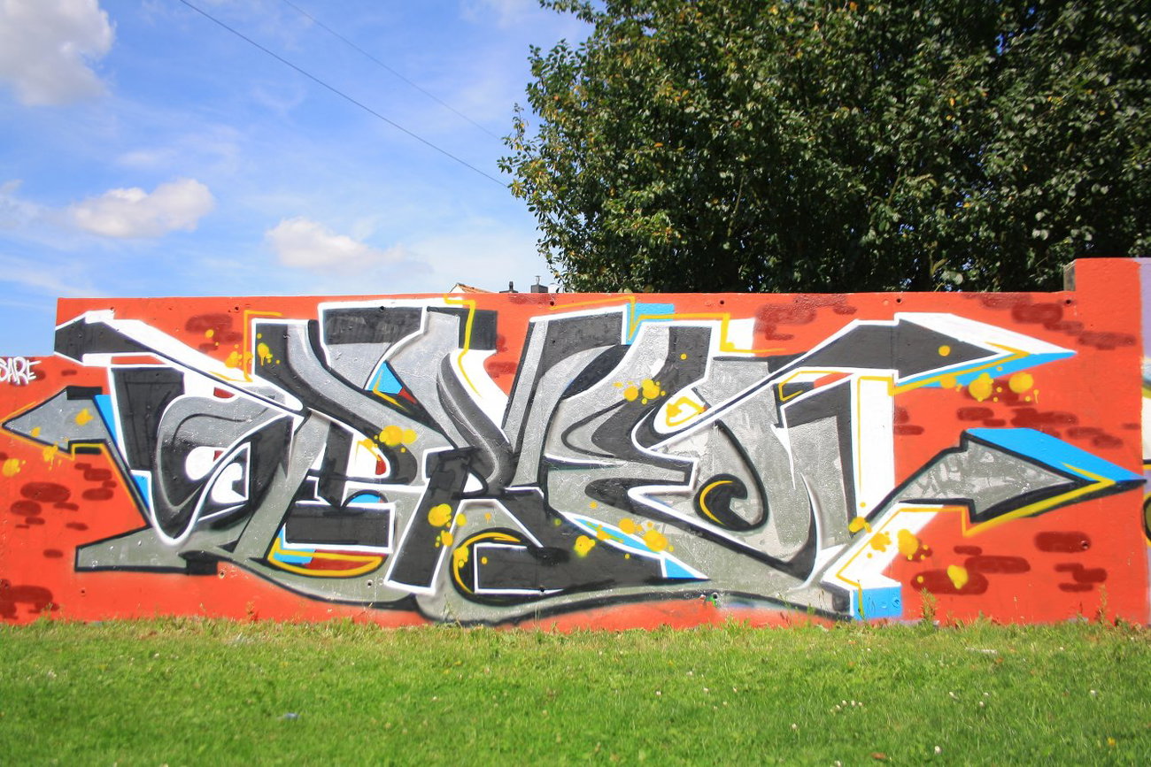 Graffiti Wall - Photo by SareOne_DmbMcr - sare (2012)