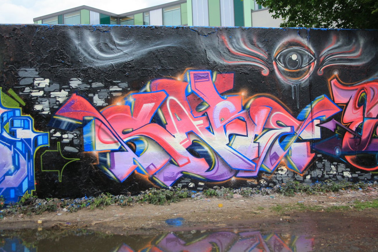 Graffiti Wall - Photo by SareOne_DmbMcr - sare (2012)