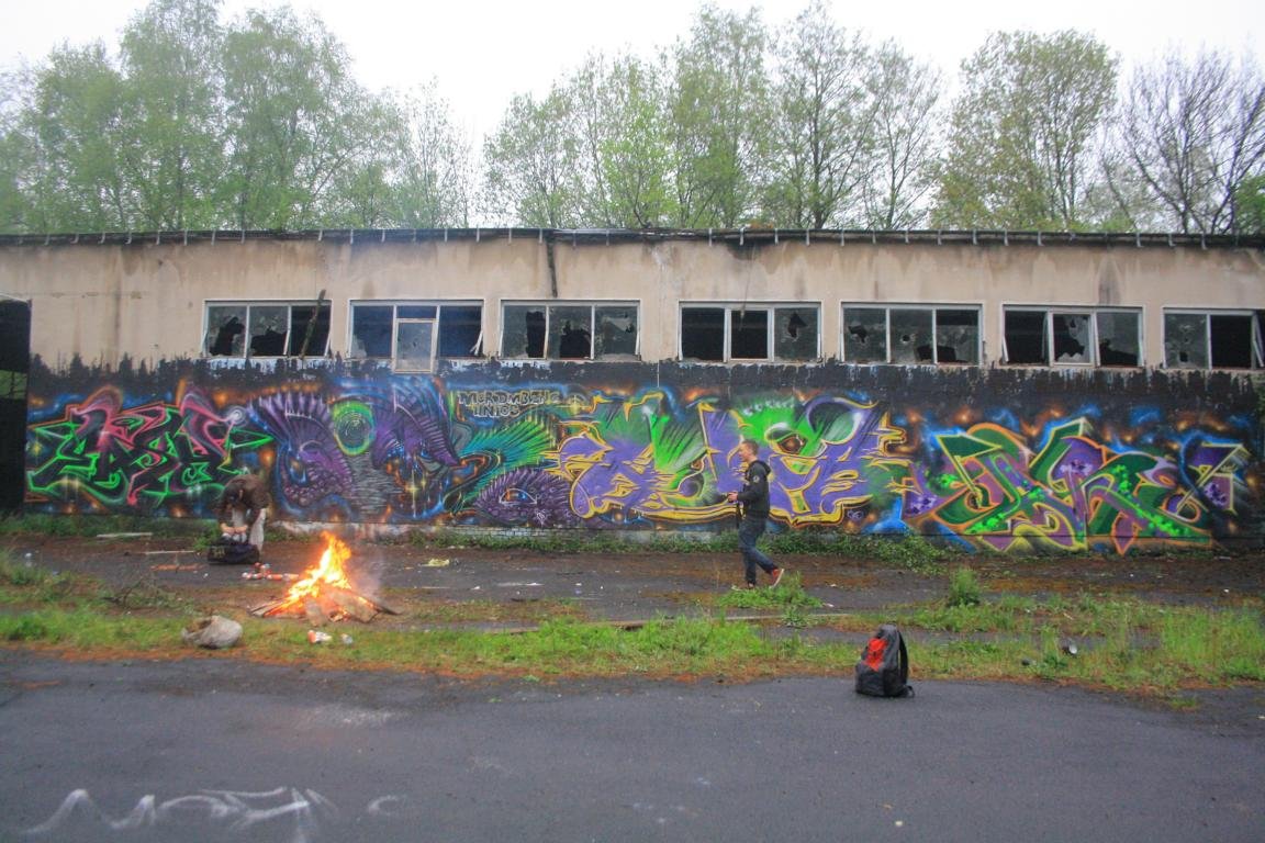 Graffiti Wall - Photo by SareOne_DmbMcr - sare, easy, hunta (2012)