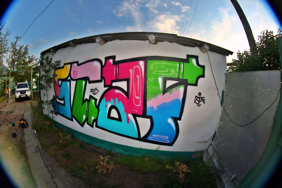 Graffiti Wall in Mykolaiv - Photo by Sashastaf111 - staf, 2013 (2013)
