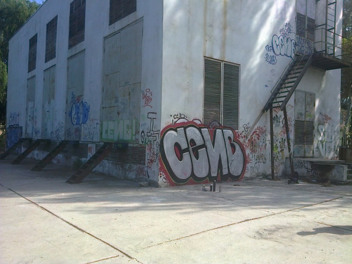 Graffiti Bombing - Photo by Save - Oooold, ma'fucka