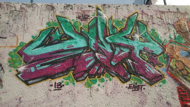 Graffiti Wall - Photo by Sayker9 - zlin, jam, enot