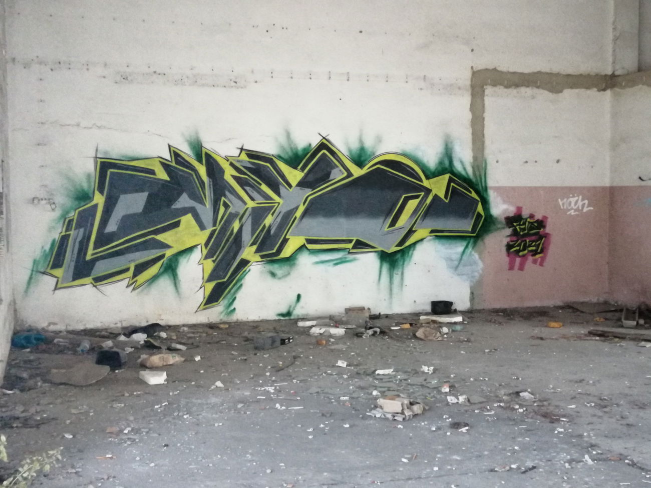 Graffiti Wall in Montijo - Photo by Scalp64