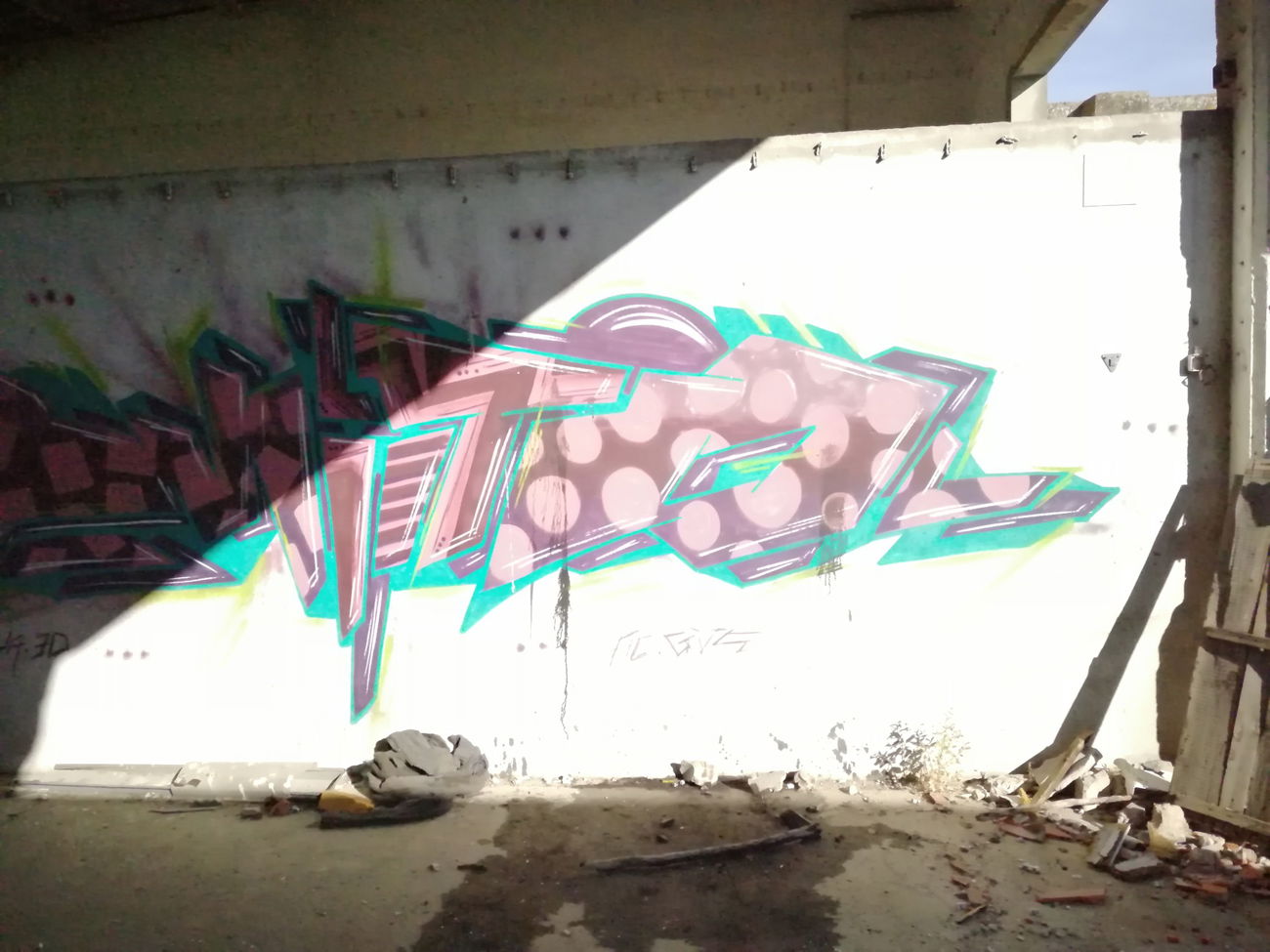 Graffiti Wall in Montijo - Photo by Scalp64