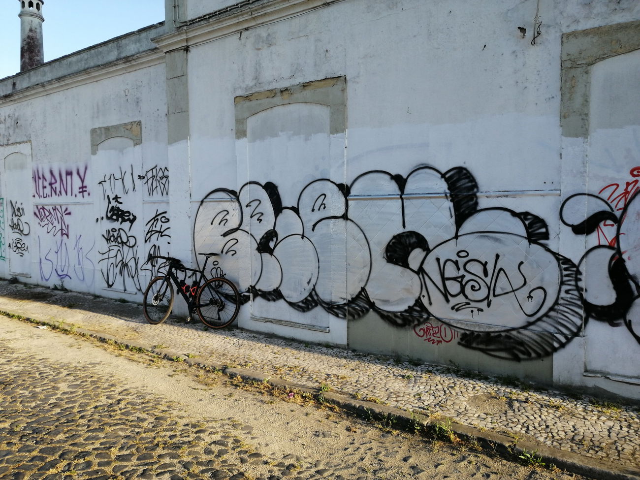 Graffiti Wall in Montijo - Photo by Scalp64