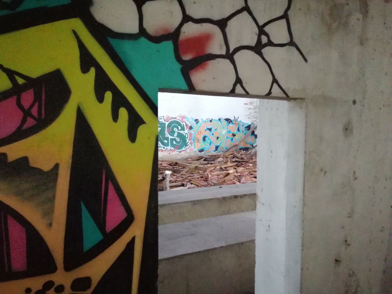 Graffiti Wall in Montijo - Photo by Scalp64