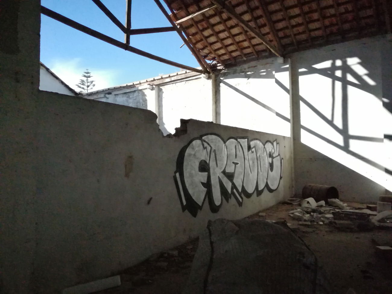 Graffiti Wall in Montijo - Photo by Scalp64