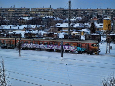 Graffiti Train in Sofia - Photo by Scape - scape, uger, osm (2011)