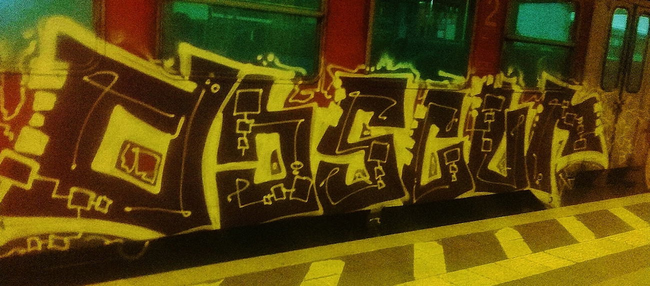 Graffiti Train - Photo by Schandiztat - obscur