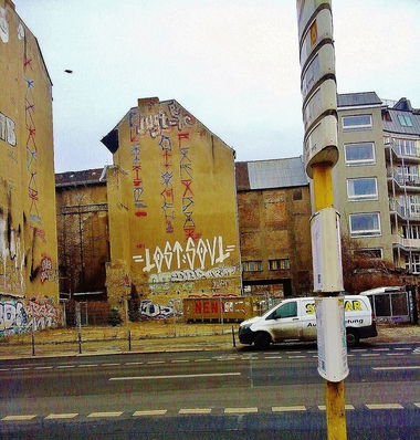 Graffiti Wall - Photo by Schandiztat