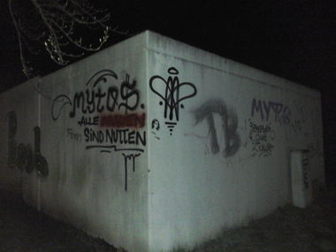 Graffiti Wall - Photo by Schandiztat - mythos, nutten