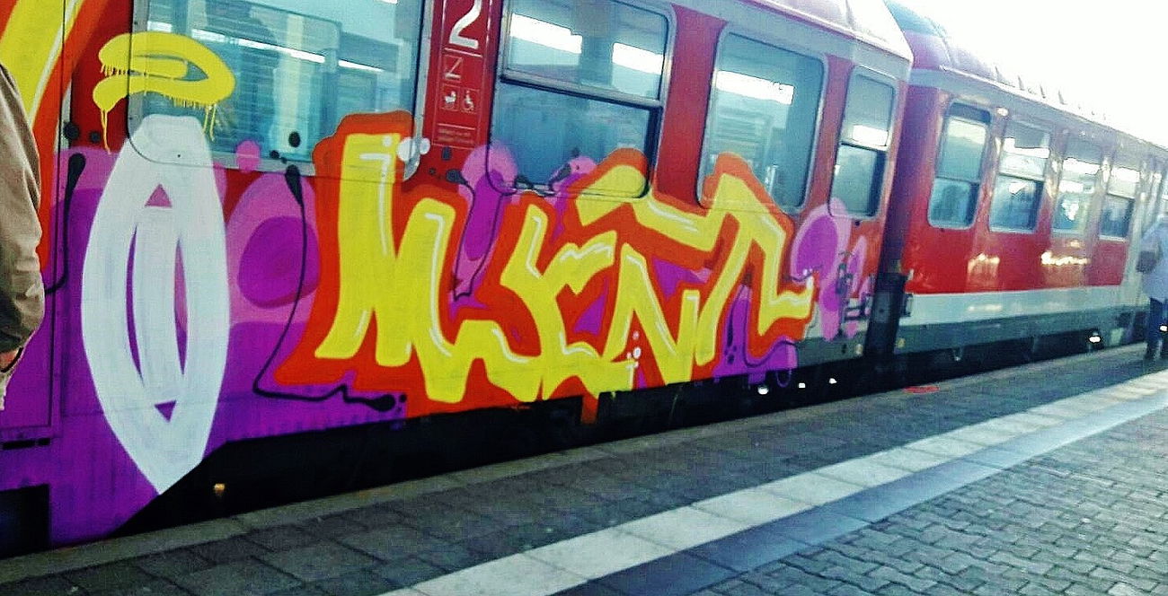 Graffiti Train - Photo by Schandiztat - moment