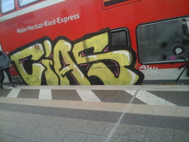 Graffiti Train - Photo by Schandiztat - cias, ce