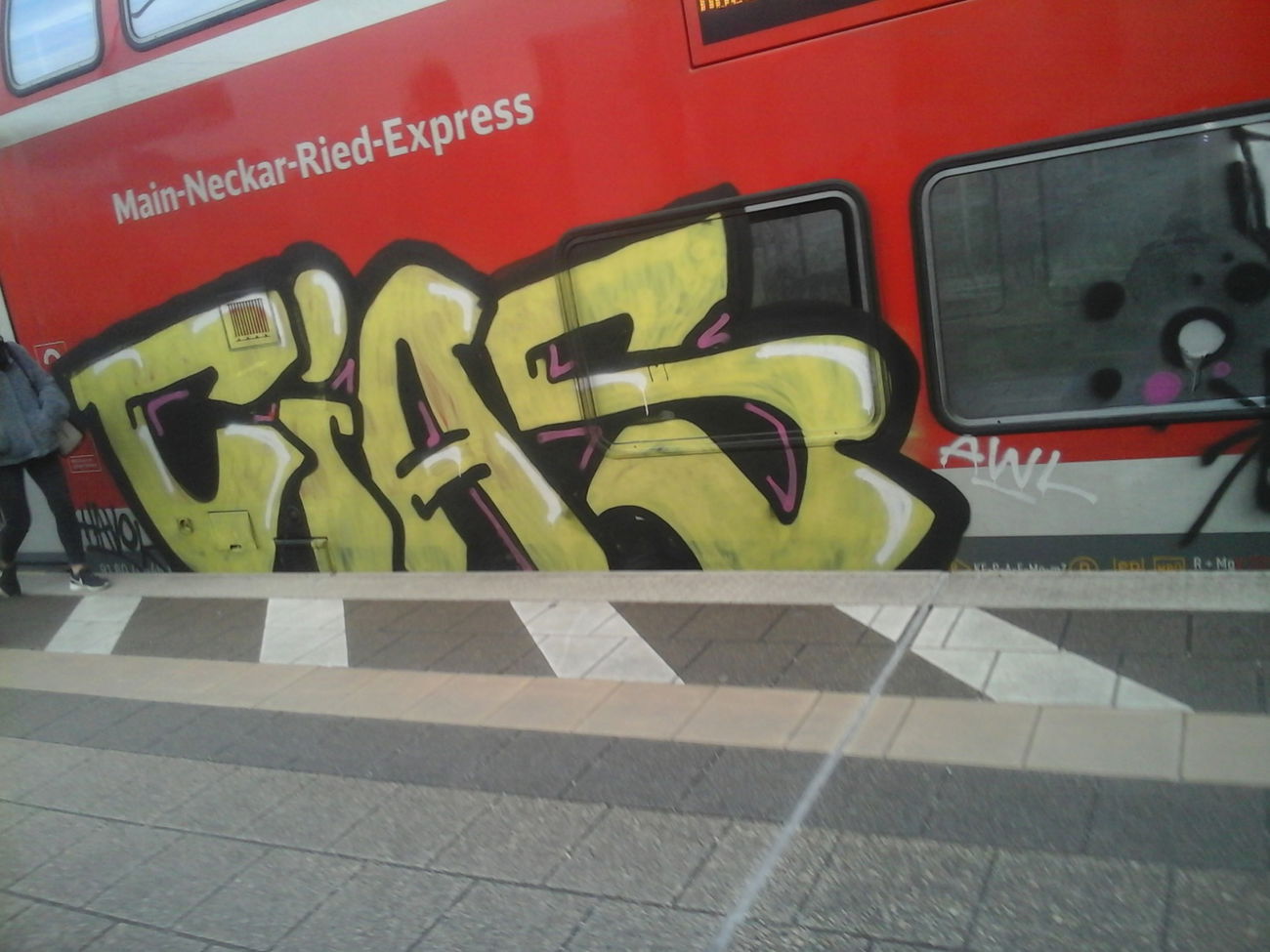 Graffiti Train - Photo by Schandiztat - cias, ce