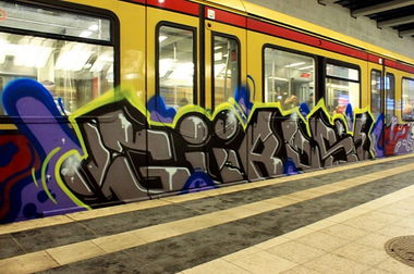 Graffiti Train in Berlin - Photo by Schlafmuetze - Güros