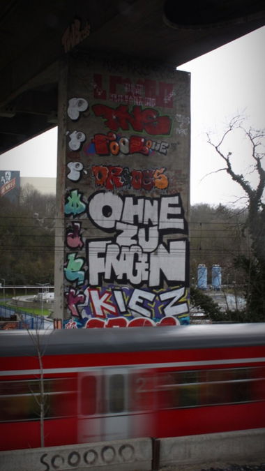 Graffiti Bombing in Wiesbaden - Photo by Schlafmuetze - Ohne, zu, fragen