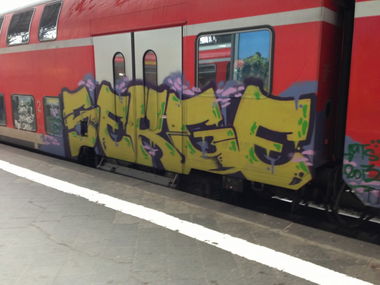 Graffiti Train in Frankfurt - Photo by Schlafmuetze - Serge
