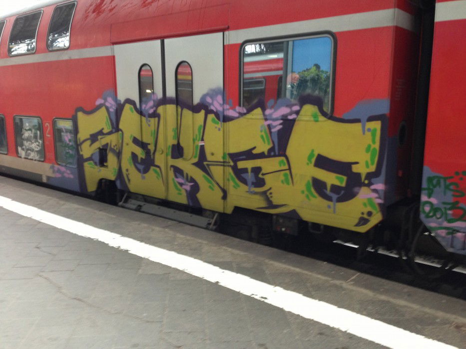 Graffiti Train in Frankfurt - Photo by Schlafmuetze - Serge