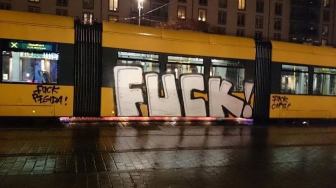Graffiti Train - Photo by Schmierfink030 - fuck, pegida (2015)