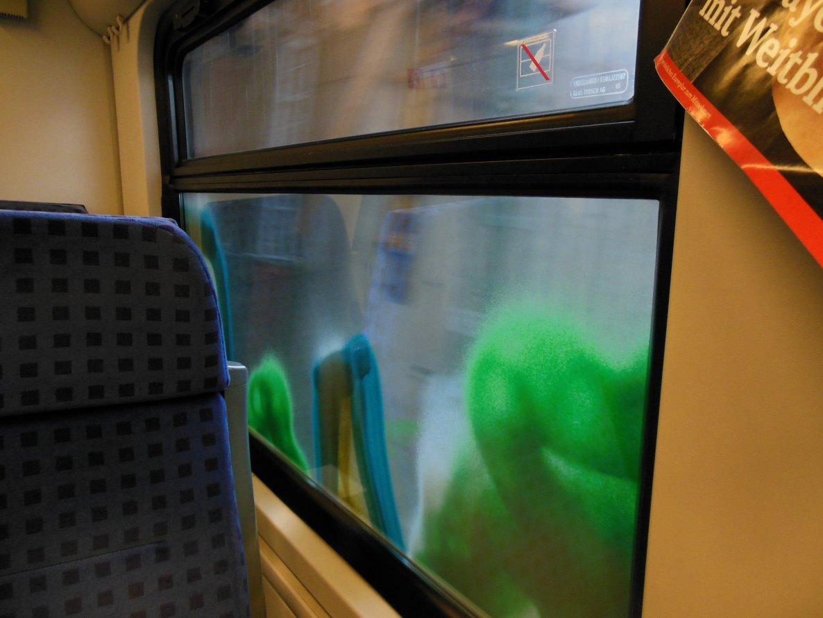 Graffiti Artwork - Photo by Schmierfink030 - snöw (2012)