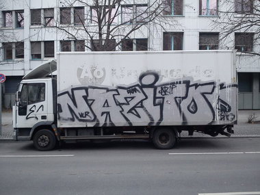 Graffiti Bombing in Berlin - Photo by Schmierfink030 - NAZITOD